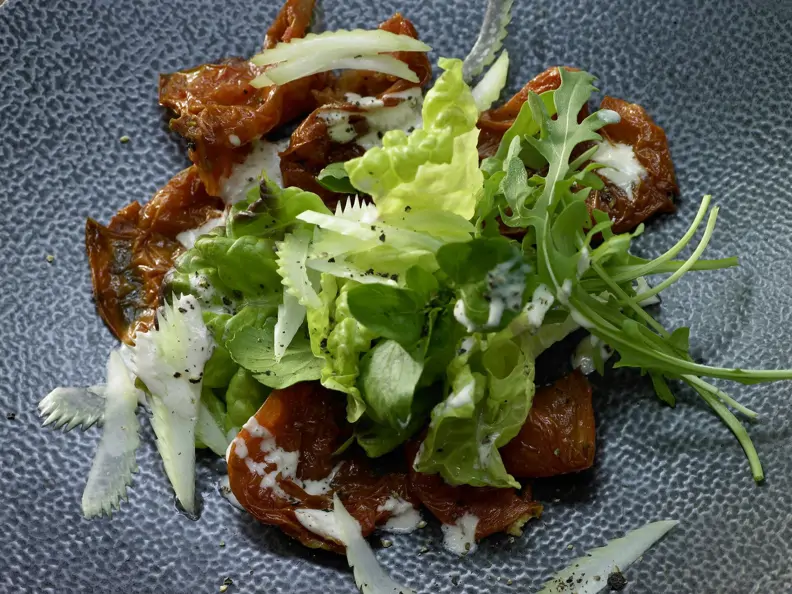 Ofentomaten mit Thunfisch-Kapern-Creme