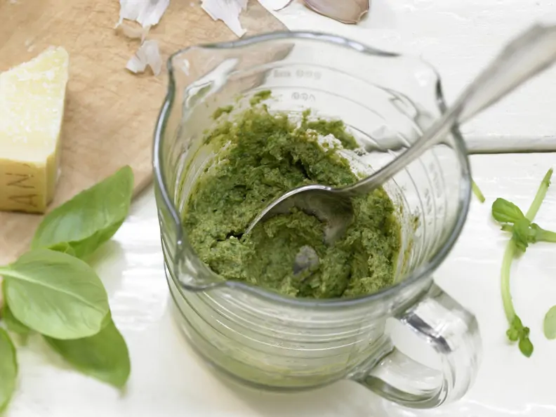 Leichtes Pesto