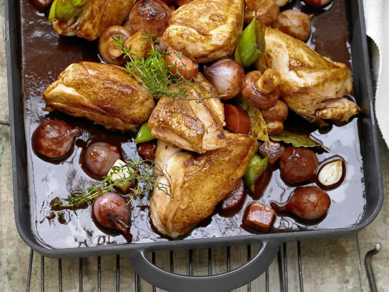Geschmortes Hähnchen in Rotwein