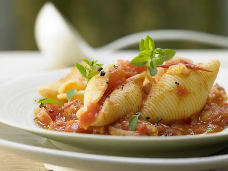 Muschelnudeln in Tomatensauce