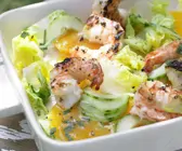 Garnelen auf Gurken-Orangen-Salat