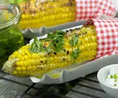 Gegrillter Mais mit Koriandergrün und Trüffelbutter