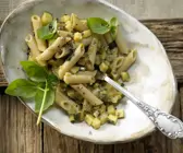 Penne mit Zucchini und Kapern