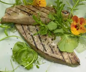 Gegrillte Kalbsleberscheiben – smarter mit Himbeeressigglasur und feinen Kräutern