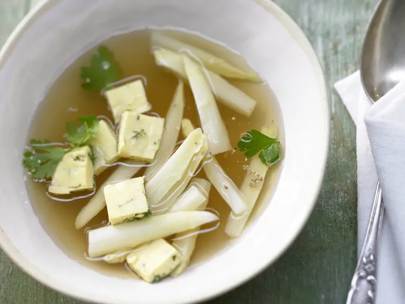Klare Spargelsuppe – smarter