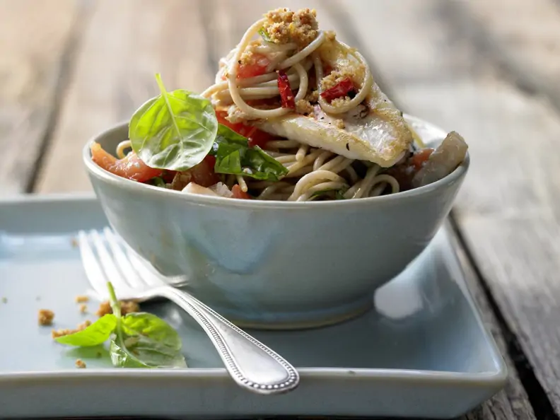 Rotbarbenfilet auf Spaghetti