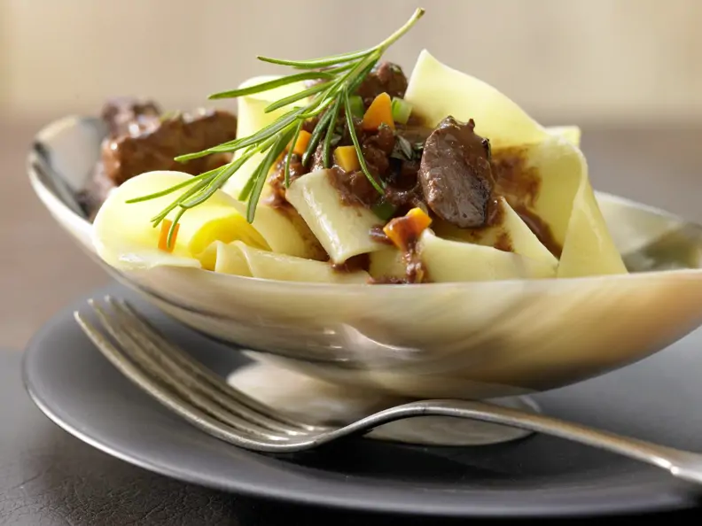 Pasta in Hirsch-Schoko-Sauce