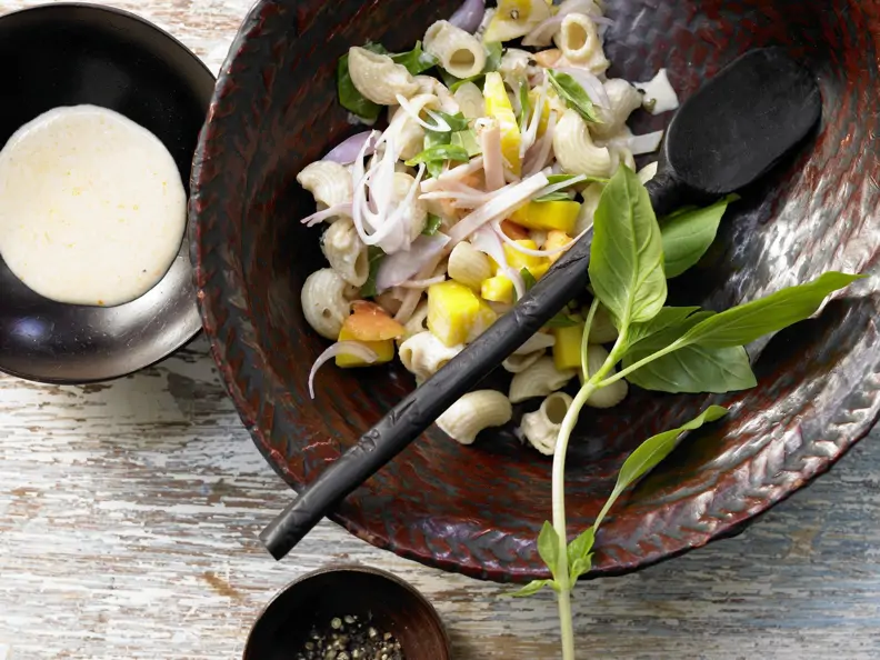 Tropischer Nudelsalat
