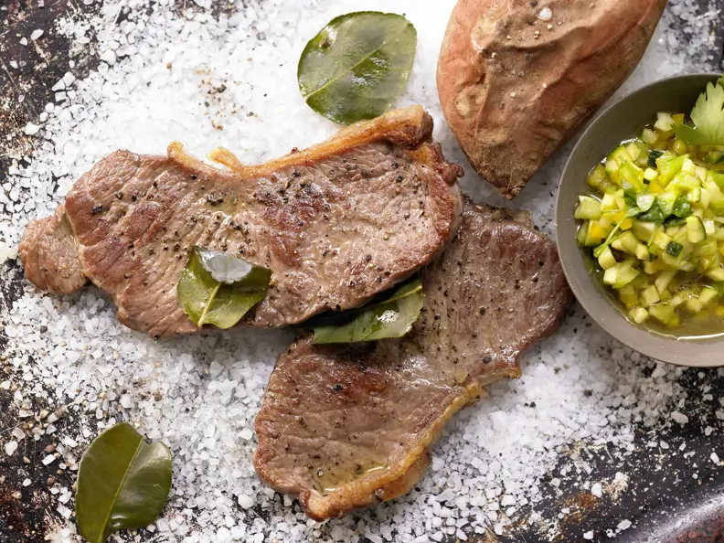 Steaks vom Salzbett
