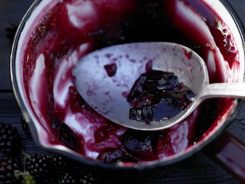 Brombeer-Holunder-Gelee mit Zitronensaft