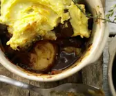 Überbackenes Lammragout