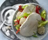 Kichererbsenbällchen im Pita-Brot