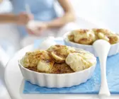 Gratinierter Porridge mit Bananen und Joghurt