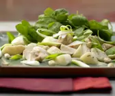 Asia-Spinatsalat mit Hähnchenfilet