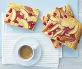 Nektarinen-Johannisbeer-Kuchen