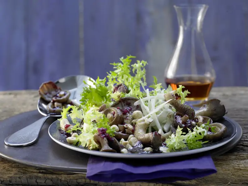 Pilzsalat mit Frisée