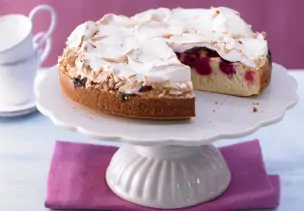 Kirsch-Baiser-Torte mit Buttermilch