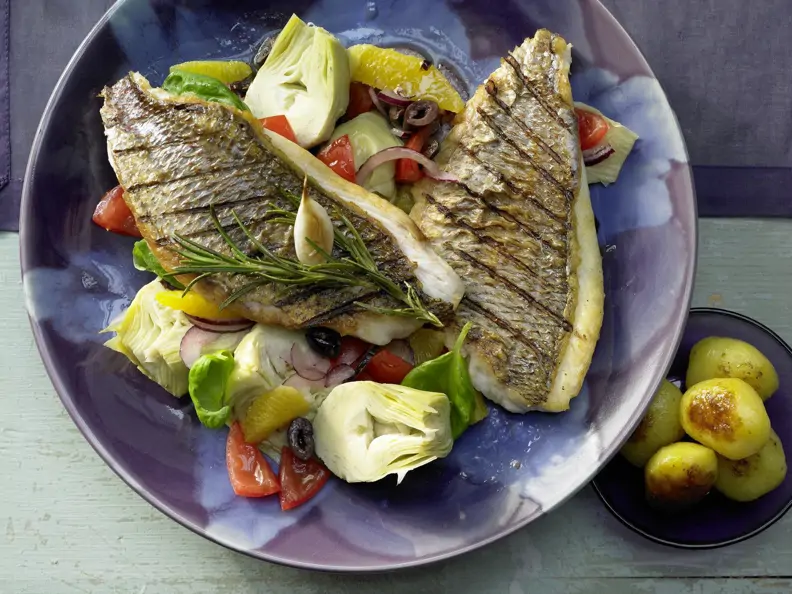 Doradenfilets mit Artischockensalat