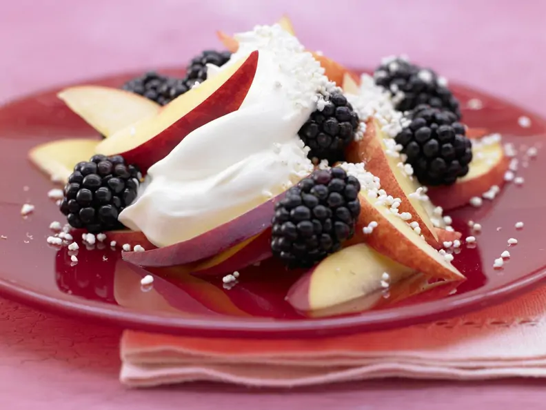 Brombeer-Nektarinen-Salat