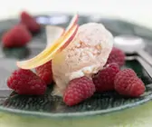Joghurt-Nektarinen-Eis