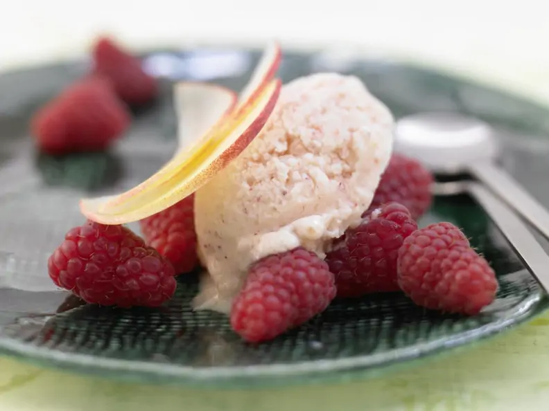 Joghurt-Nektarinen-Eis