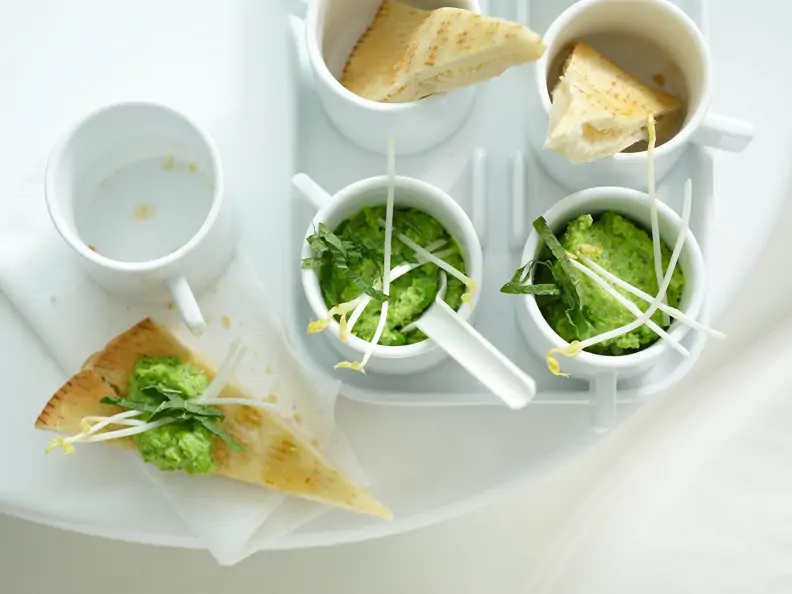 Pita-Ecken mit Erbsen-Dip