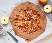 Apfel-Galette mit Haselnüssen