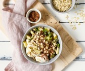 Sojaquark mit Apfel, Kiwi und Haferflocken
