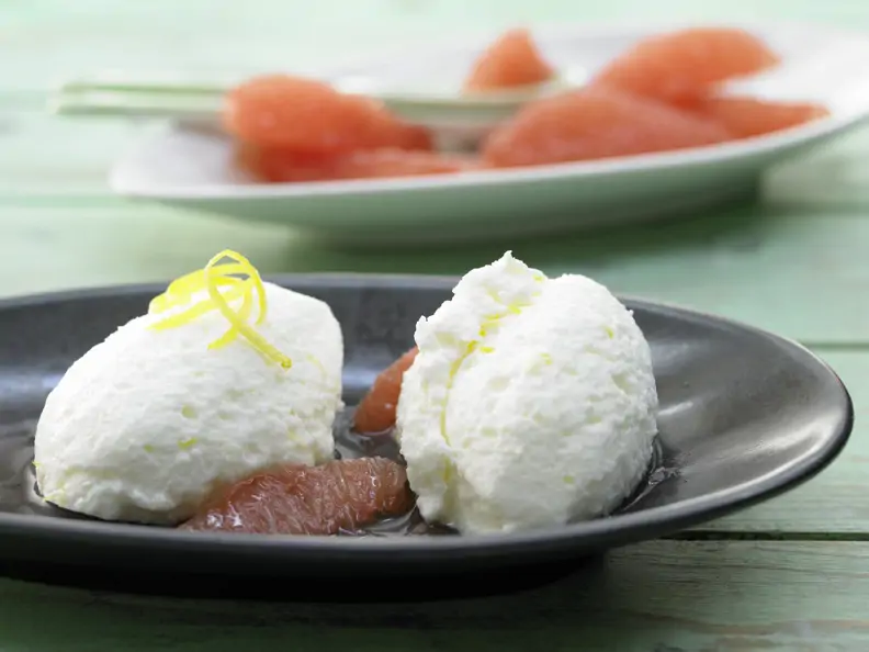 Zitronenmousse mit Grapefruit