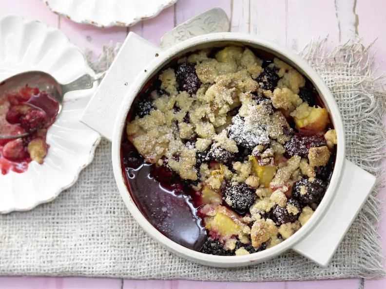 Vollkorn-Brombeer-Crumble