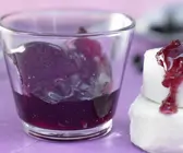 Gelee aus schwarzen Johannisbeeren