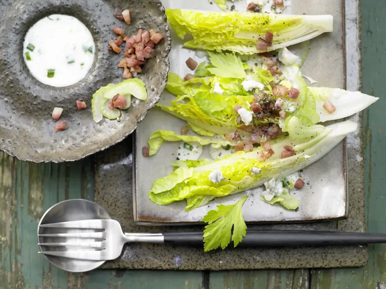 Römersalat mit Roquefort