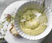 Polenta mit gebackenem Knoblauch
