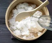 Gekochter Sushi-Reis