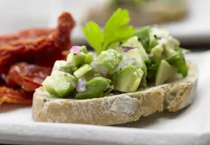 Avocado-Bruschetta
