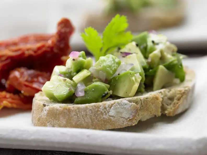 Avocado-Bruschetta
