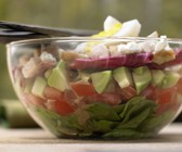 Schichtsalat mit Hähnchen