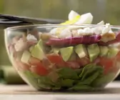 Schichtsalat mit Hähnchen