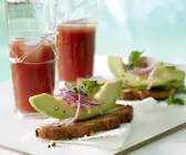 Avocado-Toast mit Koriander