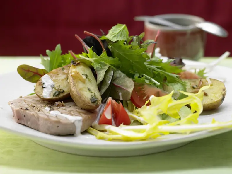 Blattsalate in Pfefferdressing