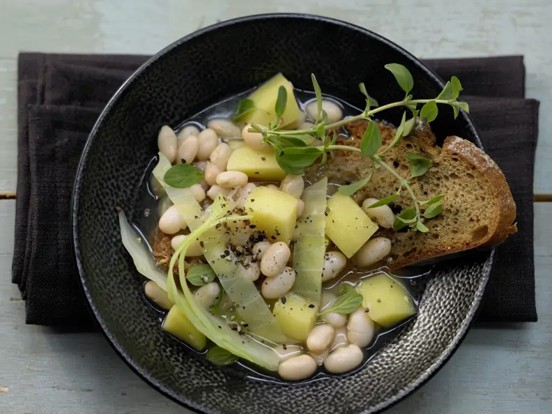 Französische Kohl-Bohnen-Suppe