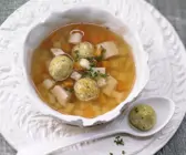 Kräftige Geflügel-Gemüse-Brühe