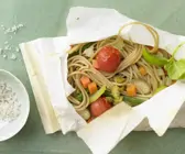 Spaghetti in Backpapier