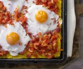 Polenta-Pizza auf mexikanische Art