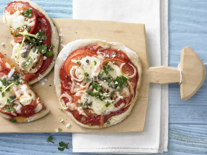 Tomaten-Sardellen-Pizza