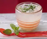 Apfel-Ingwer-Schorle mit Minze