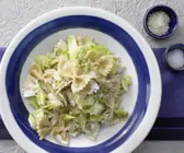 Farfalle-Nudeln mit Spitzkohl