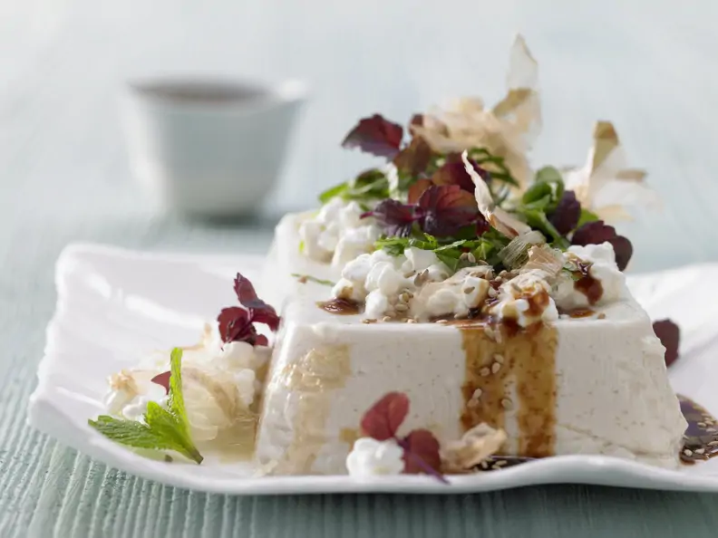 Seidentofu mit Bonito-Flocken