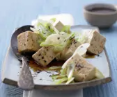 Gedämpfter Seidentofu
