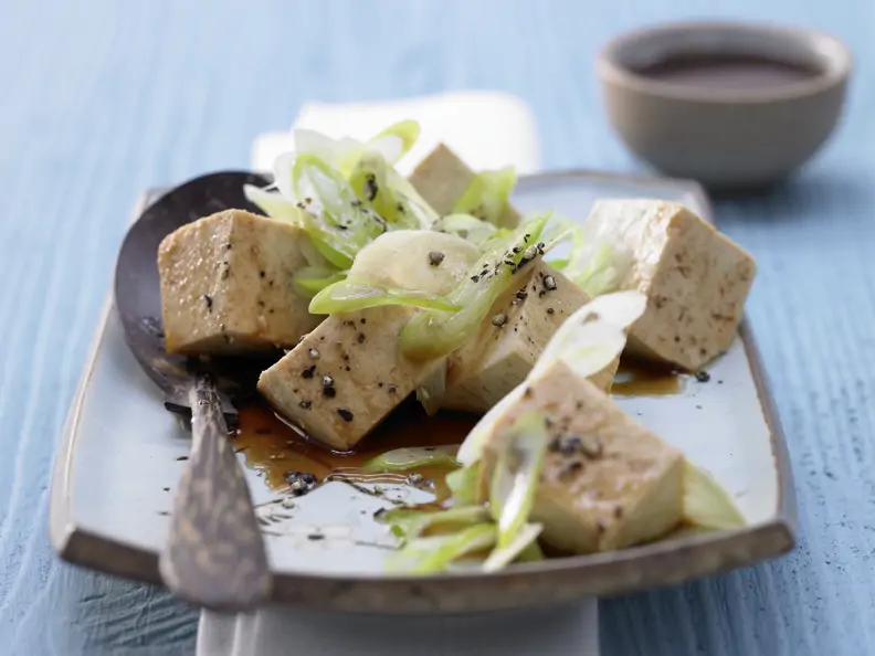 Gedämpfter Seidentofu